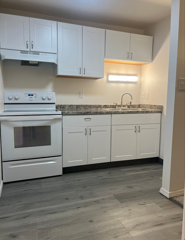 Foto del edificio - Excellent Pricing on our 1/1's!  Off Stree...