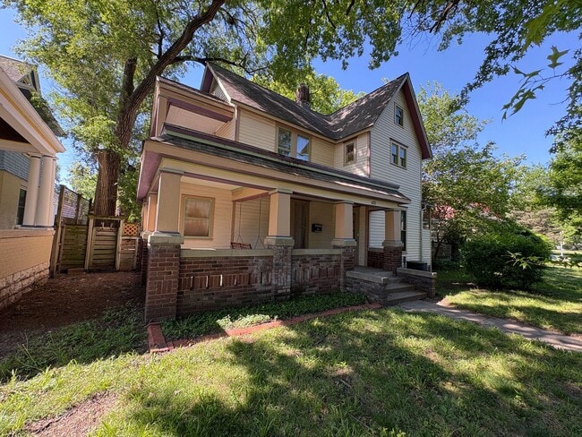 Foto del edificio - 4 bedroom 2 bathroom Historic Home Downtown Manhattan KS