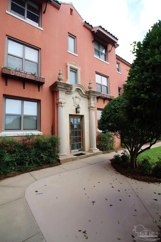 Primary Photo - 2007 E Gadsden St
