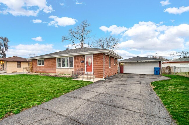 Building Photo - 944 N Jay Ave