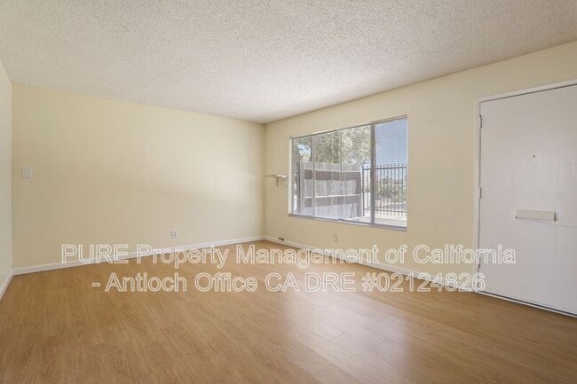 Building Photo - 3513 Fairview Dr