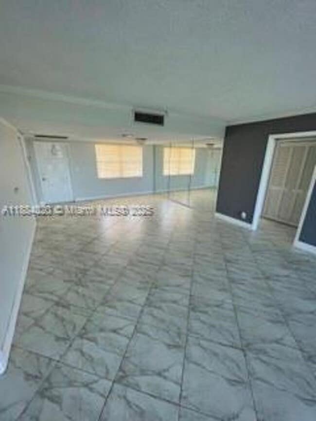 Foto del edificio - 3960 Oaks Clubhouse Dr