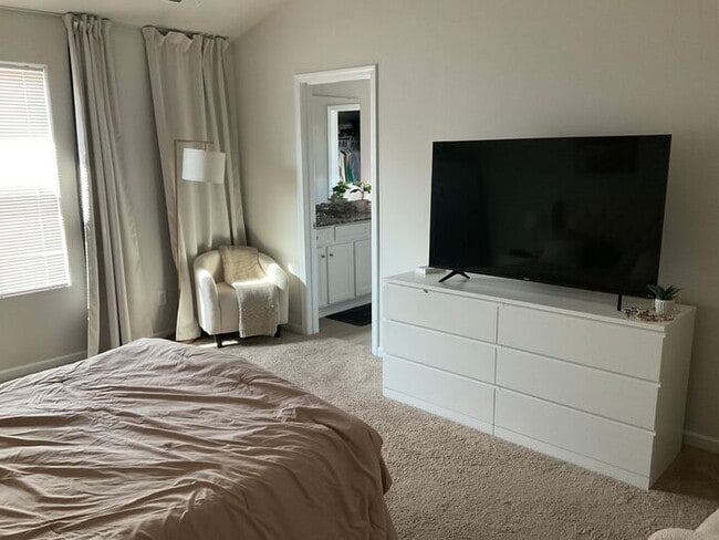 Foto del edificio - 511 Morning Mist Rd