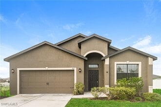 Building Photo - 502 SW 19th Ln