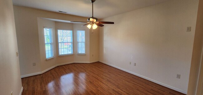 Building Photo - Townhome convenient to Hanes Mall Blvd and...