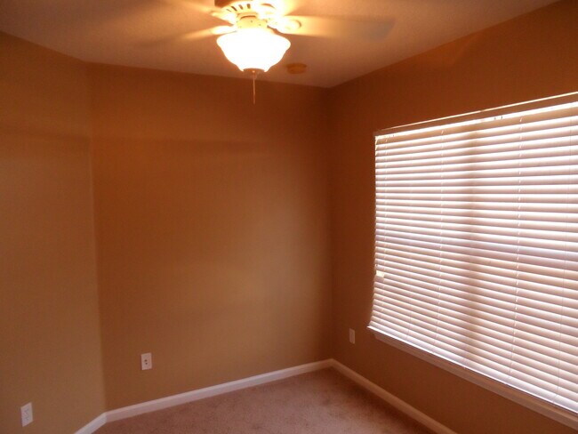 Foto del edificio - 979 Steeple Chase Ln