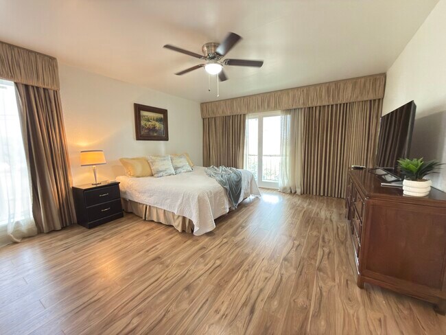 Dormitorio principal con cama King - 2901 Central Blvd