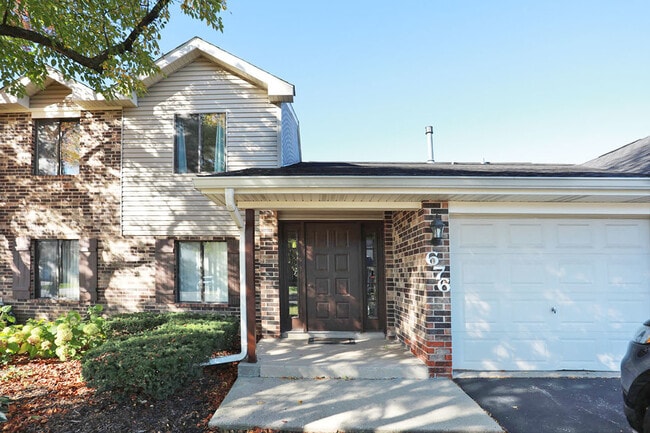 Foto del edificio - 676 Cross Creek Dr N