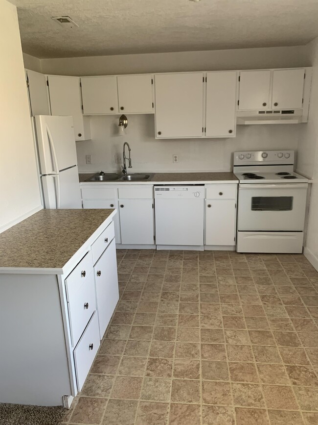 Building Photo - 109 Lilac Way