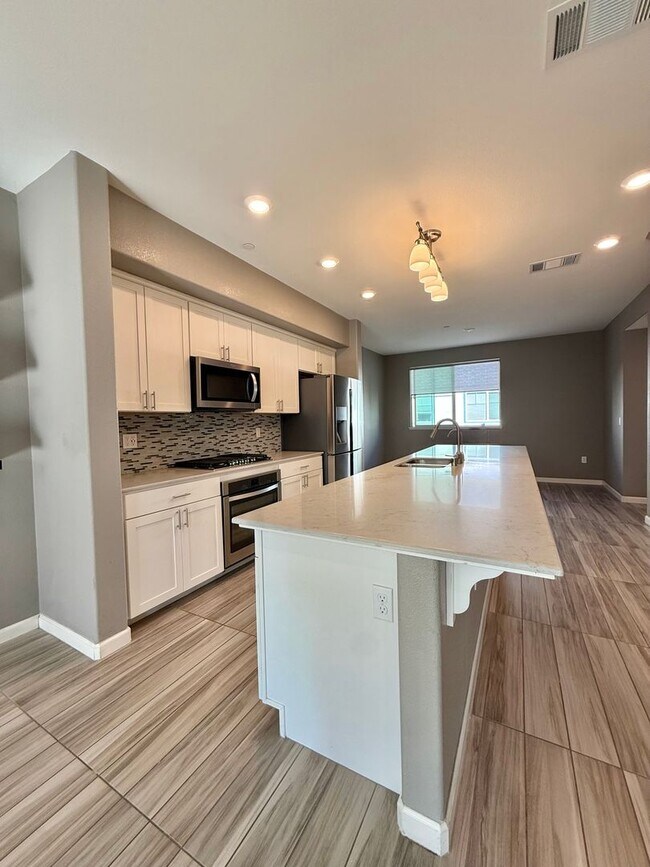 Foto del edificio - Beautiful 4 Bedroom, 3.5 Bathroom Home in Desirable Communication Hills
