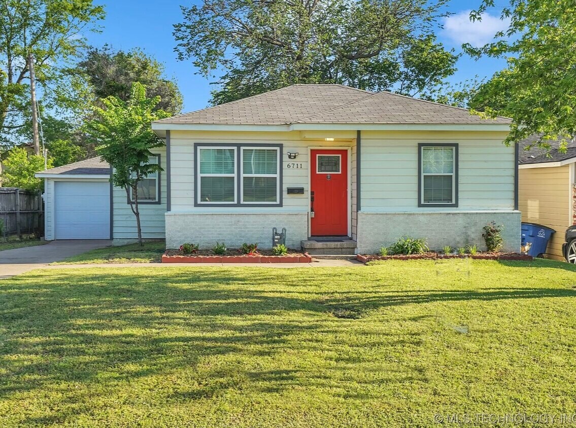 Foto principal - 6711 E 10th St