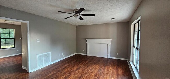 Building Photo - 1214 Camellia Woods Ct