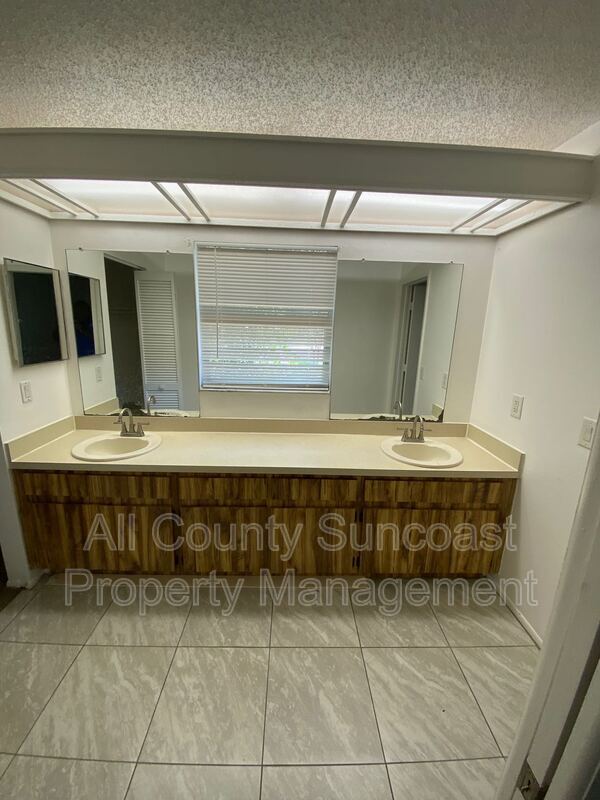 Foto del edificio - 2925 Pinellas Point Dr S