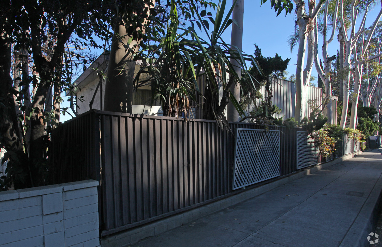 Primary Photo - 400 Monterey Rd