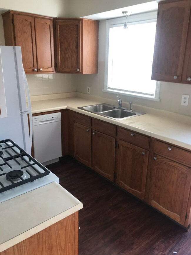 Building Photo - 115 S Beverly Ave