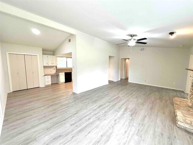 Building Photo - 503 S Mt Rushmore Dr