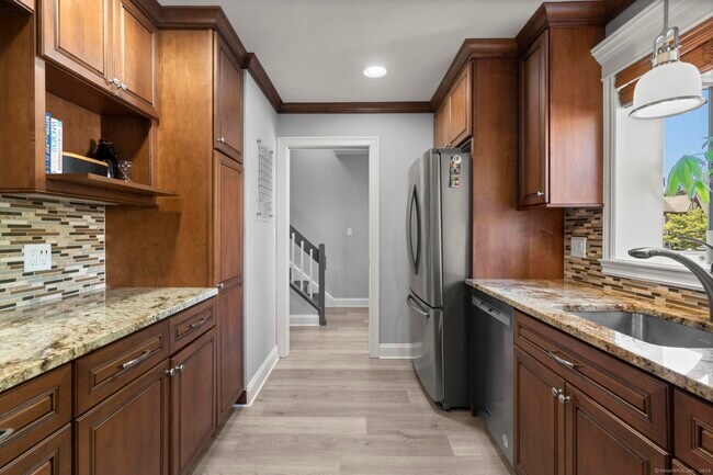 Foto del edificio - 668 Glenbrook Rd
