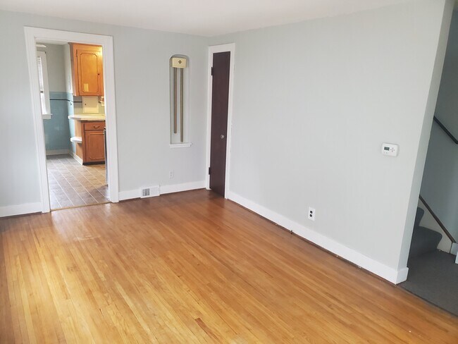 Living Room (3) - 42 Onondaga Ave