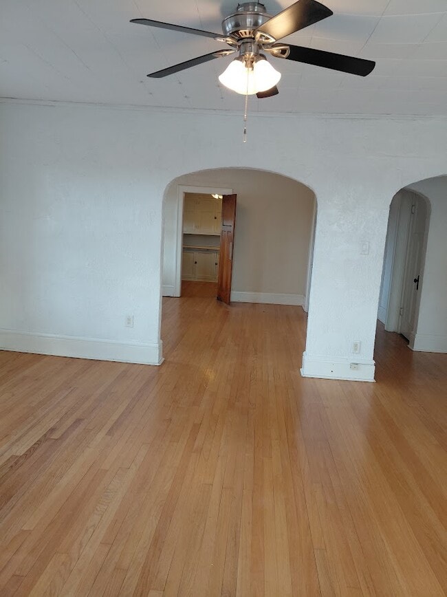 Building Photo - 4552 W Wells St