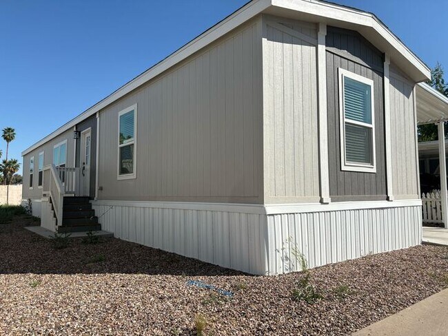 Foto del edificio - 2060 N Center St