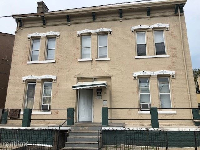 Primary Photo - 5 W 10th St