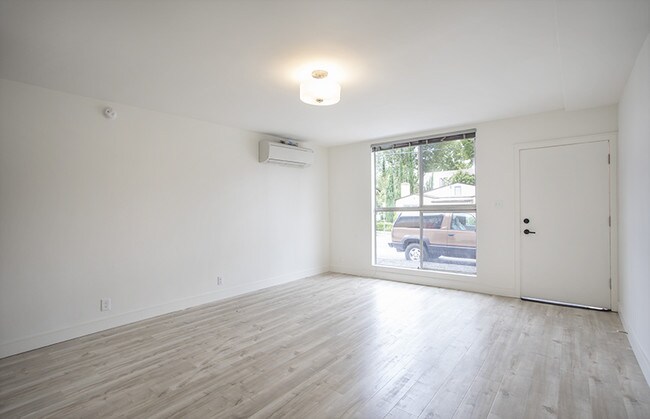Building Photo - 377 W Lexington Dr