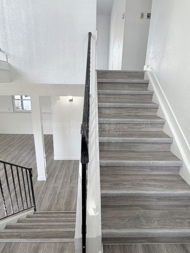 Building Photo - 3280 El Canto Dr