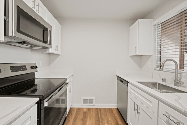 Foto del edificio - Welcome Home to James Apartment Lakewood , WA