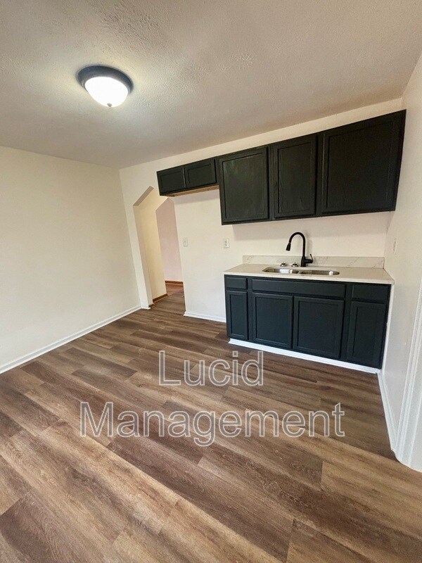 Foto del edificio - 1700 Sonne Ave