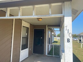 Building Photo - 710 Meadowbrook St