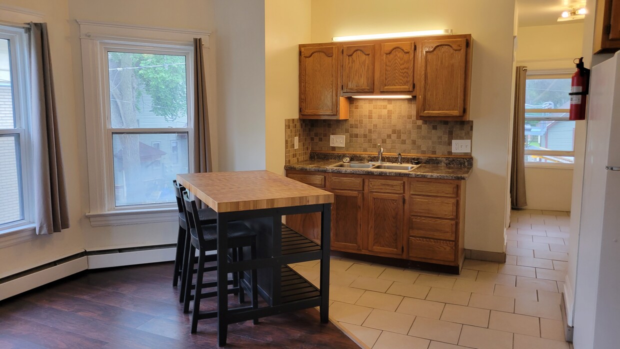 Kitchen Area - 309 Washtenaw Ave