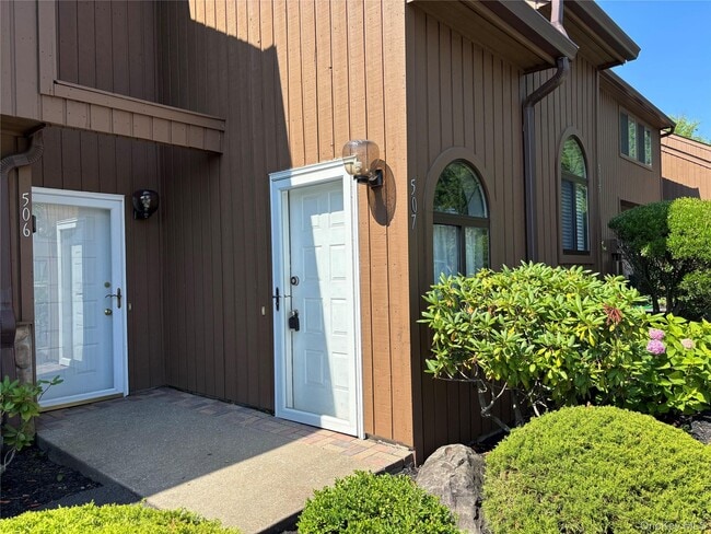 Building Photo - 507 Scenic Ln