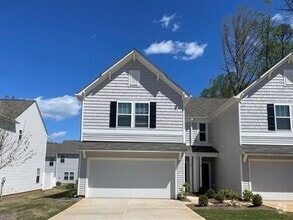 Building Photo - 121 Luna Ln