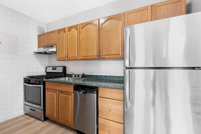 Building Photo - 200 Bowery St