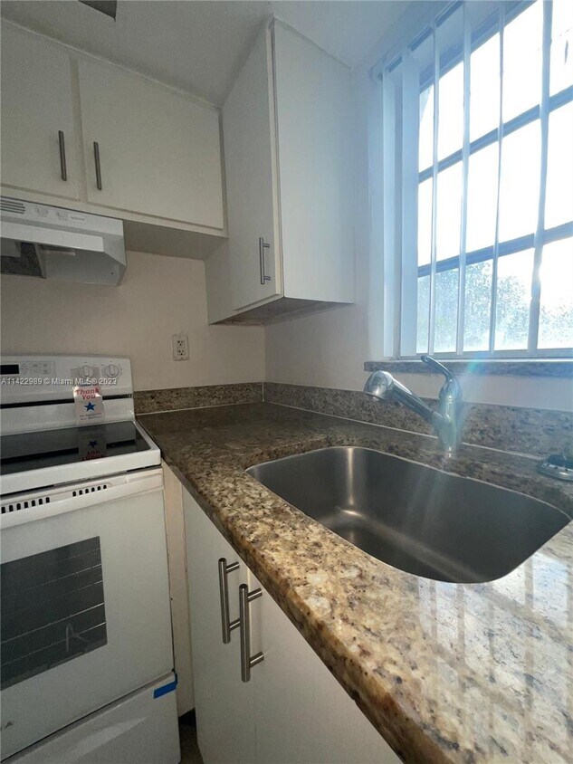 Primary Photo - 11625 Canal Dr