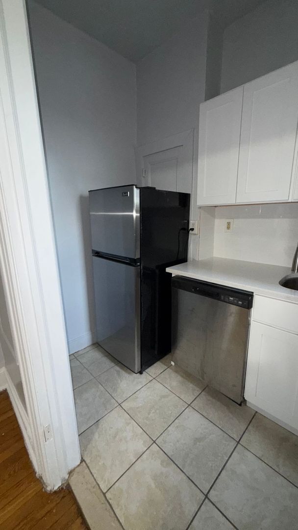 Interior Photo - Hill Manor - Renovated Apartments Near Tra...