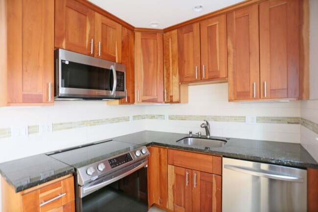 Foto del edificio - OPEN HOUSE:Thurday(4/11)7pm-7:20pm  Top fl...