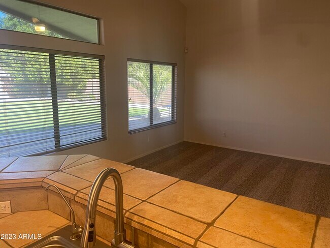 Foto del edificio - 244 W Goldfinch Way