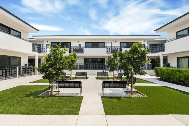 Building Photo - 730 S Serrano Ave