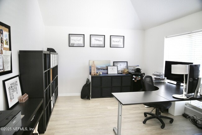 Building Photo - 209 Edgewater Branch Dr