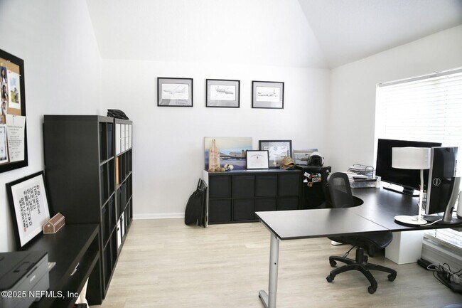 Foto del edificio - 209 Edgewater Branch Dr