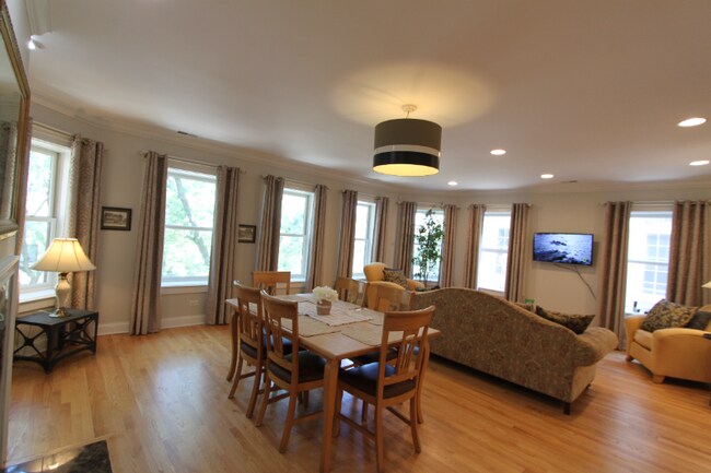 Foto del edificio - 2033 W Jarvis Ave