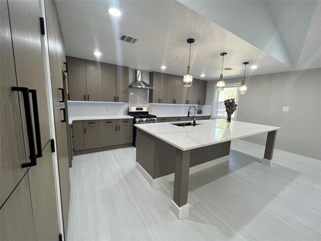 Foto del edificio - 5818 Ludington Dr