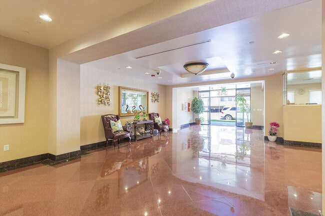 Building Photo - 345 S Gramercy Pl