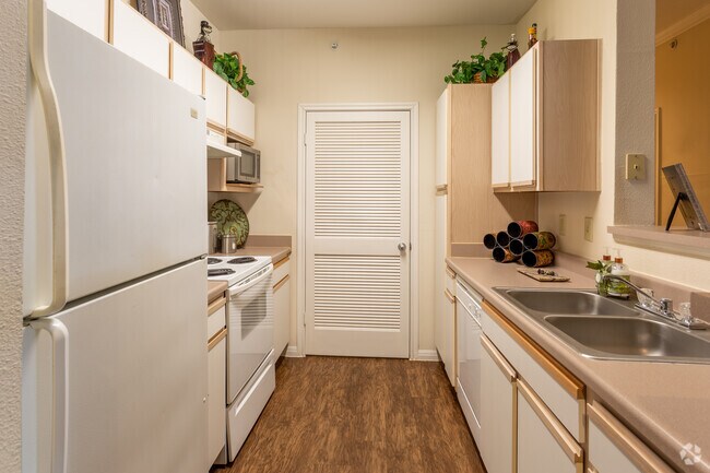 2 HAB, 2 BA - 1,040 ft² - Mission Ranch Apartments