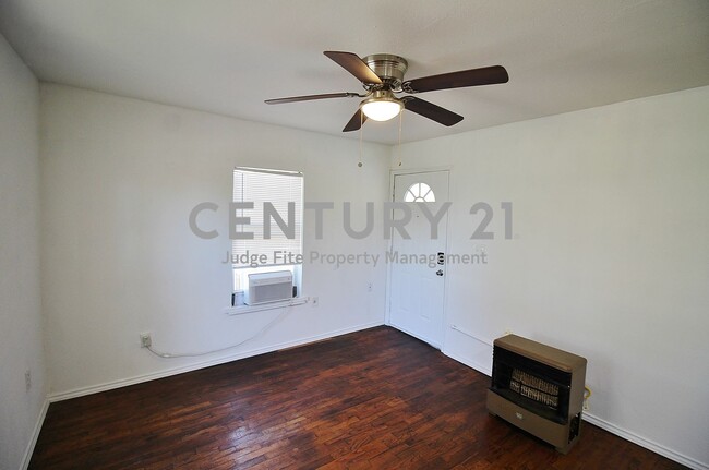 Foto del edificio - Vintage 3/2 in Terrell For Rent!