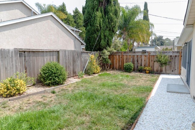 Building Photo - 1410 Cabrillo Ave