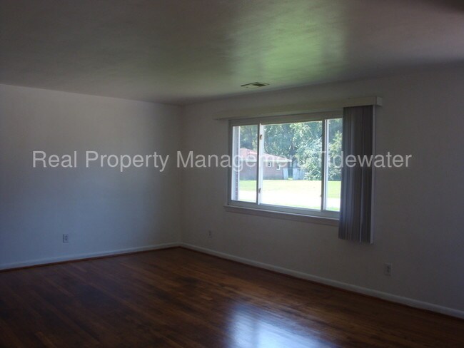 Building Photo - 112 Bob Ln