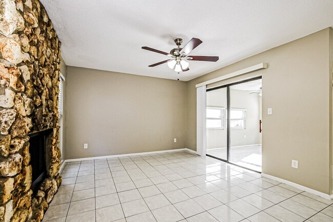 Foto del edificio - 1348 Andes Dr