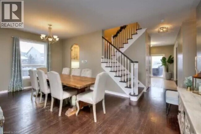 Building Photo - 501 Topper Woods Crescent